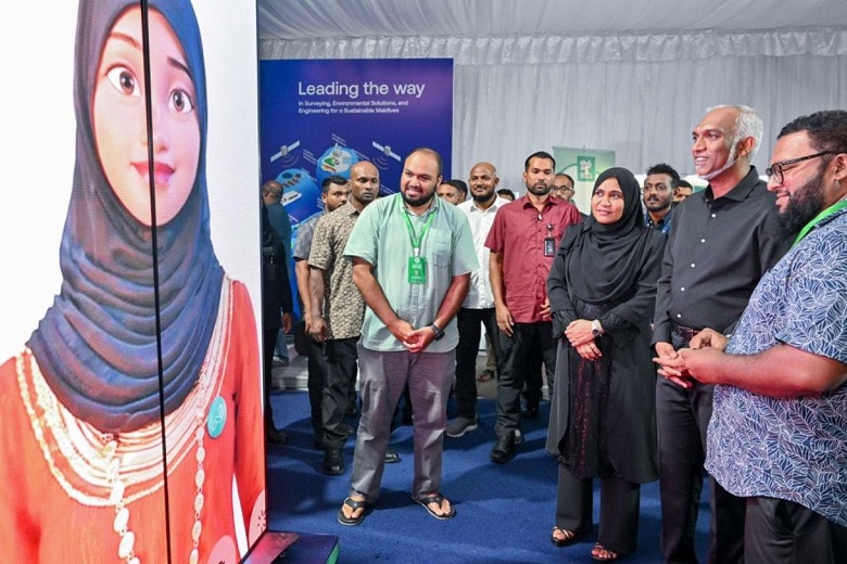 President Muizzu visits Javaabu stall at Maldives Expo 2025